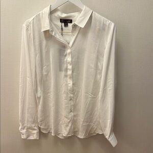 Crisp White Button Down Shirt with Classic Collar and Relaxed Fit